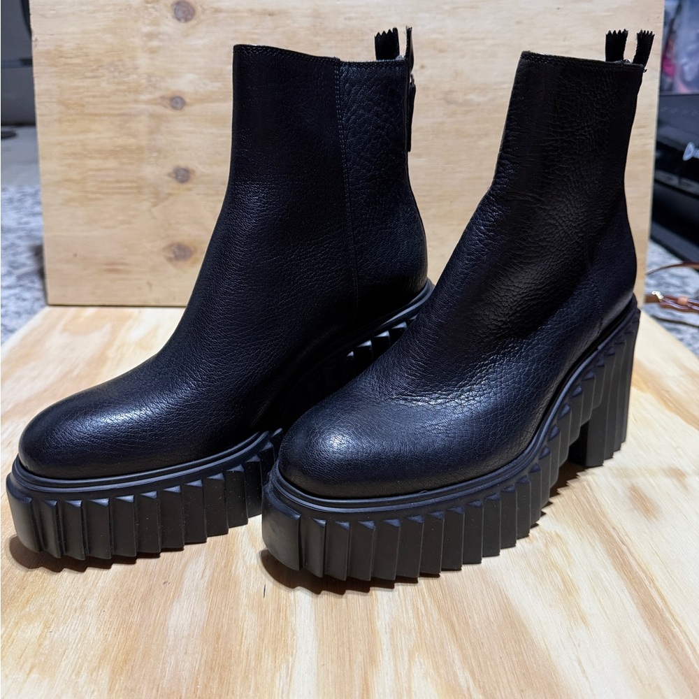 AGL Ankle Boots